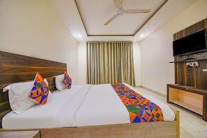 Fabhotel Laxmi Palace