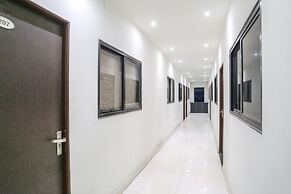 Fabhotel Leo