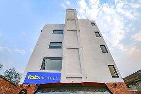 Fabhotel Leo