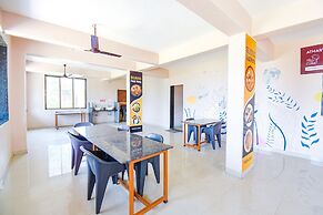 Fabexpress Prajakta Holiday Inn