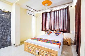 Fabexpress Prajakta Holiday Inn