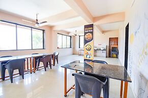 Fabexpress Prajakta Holiday Inn