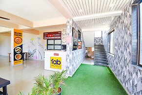 Fabexpress Prajakta Holiday Inn