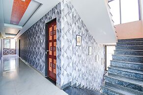 Fabexpress Prajakta Holiday Inn