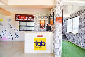 Fabexpress Prajakta Holiday Inn