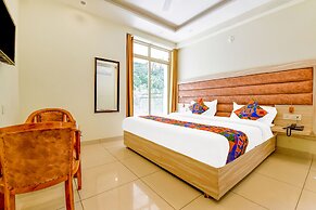 Fabhotel Pacific Inn