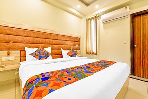 Fabhotel Pacific Inn