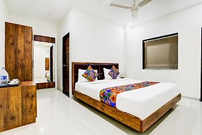 Fabhotel Maa Gayatri