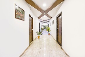 Fabhotel Ratna Palace