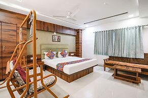 Fabhotel Ratna Palace