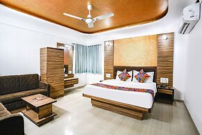 Fabhotel Ratna Palace