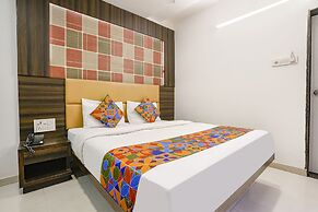 Fabhotel Ratna Palace