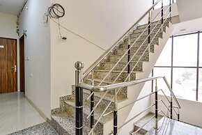 Fabhotel Golden Sakura