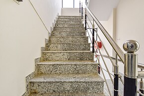 Fabhotel Golden Sakura