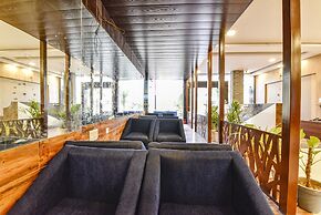 Fabhotel Golden Sakura