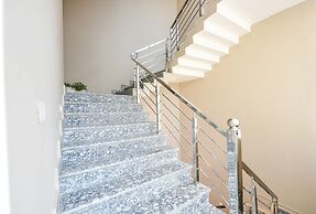 Fabhotel Mountain Inn