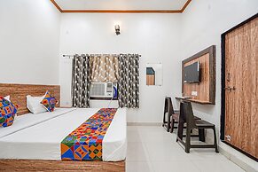 Fabhotel Shree Mahidev Palace