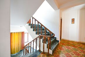 Fabhotel Chandra Palace