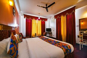 Fabhotel Chandra Palace