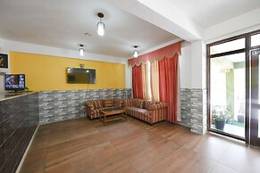 Fabhotel Chandra Palace