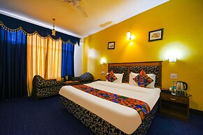 Fabhotel Chandra Palace