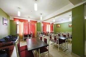 Fabhotel Chandra Palace