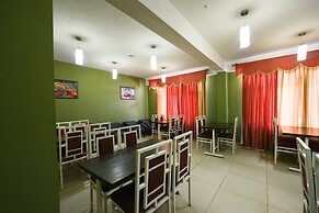 Fabhotel Chandra Palace