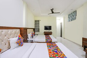 Fabhotel Naresh Palace