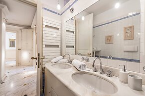 Luxury Apartment In Villa Cava