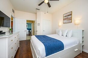 Beautiful Modern Condo, Near the Parks! 3021