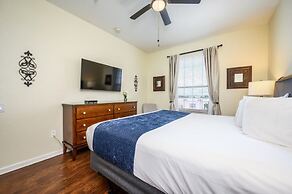 Beautiful Modern Condo, Near the Parks! 3021