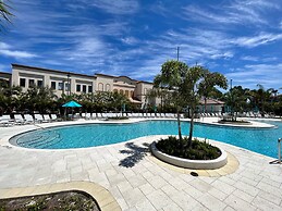 Brand New Modern Vista Cay Reserve Condo - 6005