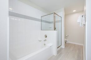 Brand New Modern Vista Cay Reserve Condo - 6005