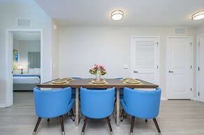 Brand New Modern Vista Cay Reserve Condo - 6005