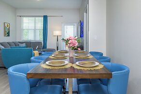 Brand New Modern Vista Cay Reserve Condo - 6005