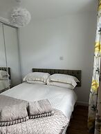 Cozy Coastal Lodge in Hayle