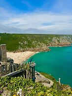 Cozy Coastal Lodge in Hayle