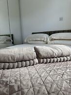 Cozy Coastal Lodge in Hayle