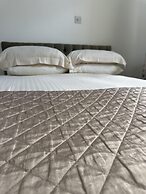 Cozy Coastal Lodge in Hayle