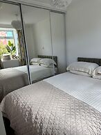 Cozy Coastal Lodge in Hayle