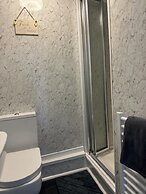 Cozy Coastal Lodge in Hayle