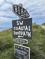 Cozy Coastal Lodge in Hayle