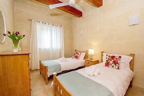 Ta'sandrija Pool And Well-being In Gozo