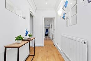 Remarkable 2-bed Apartment in Central London