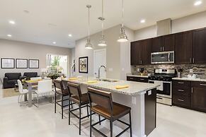 4 BR 4 BA Villa 5min Disney Family Getaway