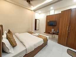 Goroomgo BNK Grand Varanasi