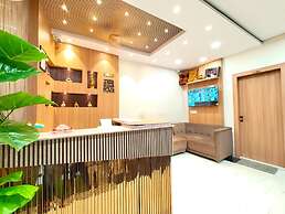 Goroomgo BNK Grand Varanasi