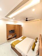 Goroomgo BNK Grand Varanasi
