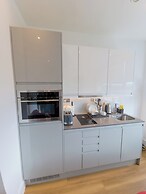 Captivating 1-bed Apartment in Slough With Kingbed