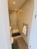 Captivating 1-bed Apartment in Slough With Kingbed